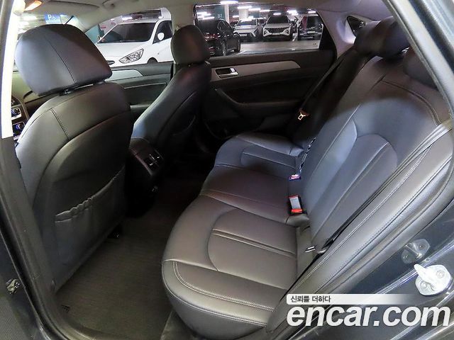Hyundai Sonata — interior
