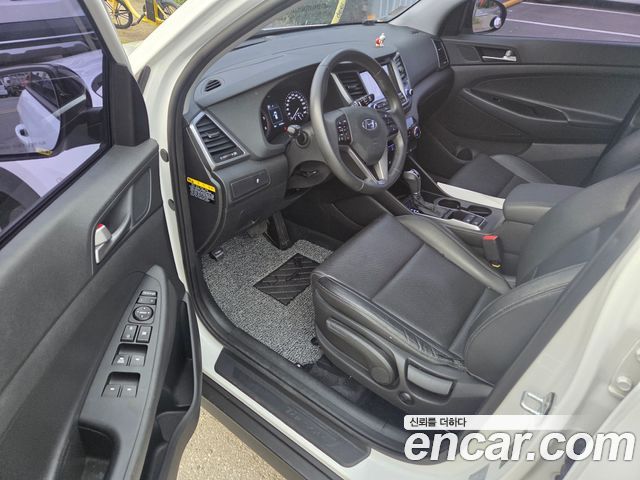 Hyundai Tucson — interior