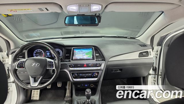 Hyundai Sonata — interior