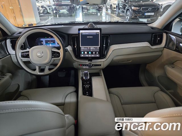 Volvo XC60 — interior