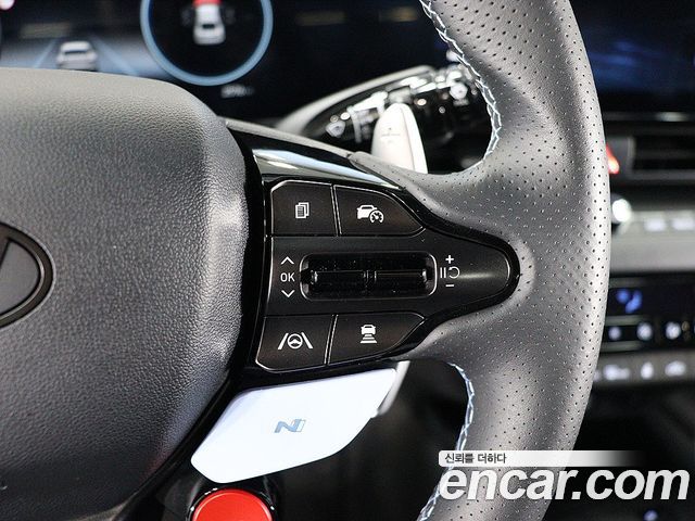 Hyundai Avante — interior