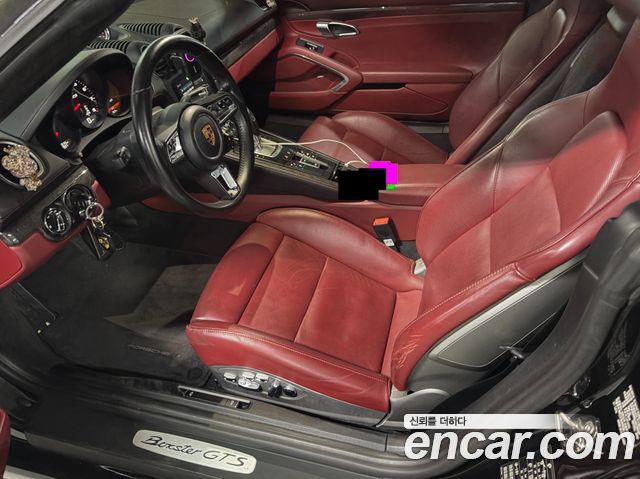 Porsche 718 — interior
