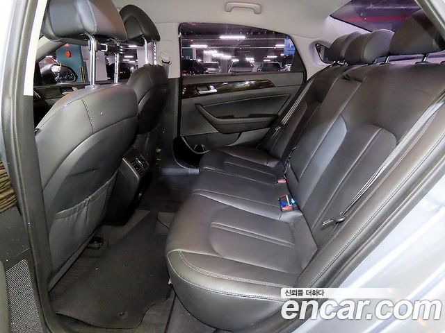 Hyundai Sonata — interior