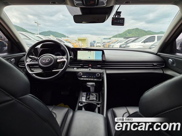 Hyundai Avante — interior