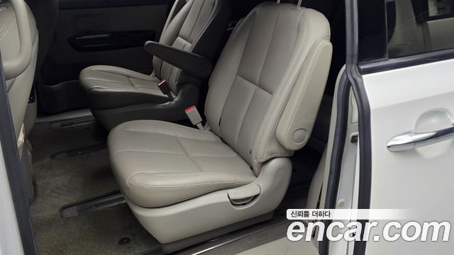 Kia Carnival — interior