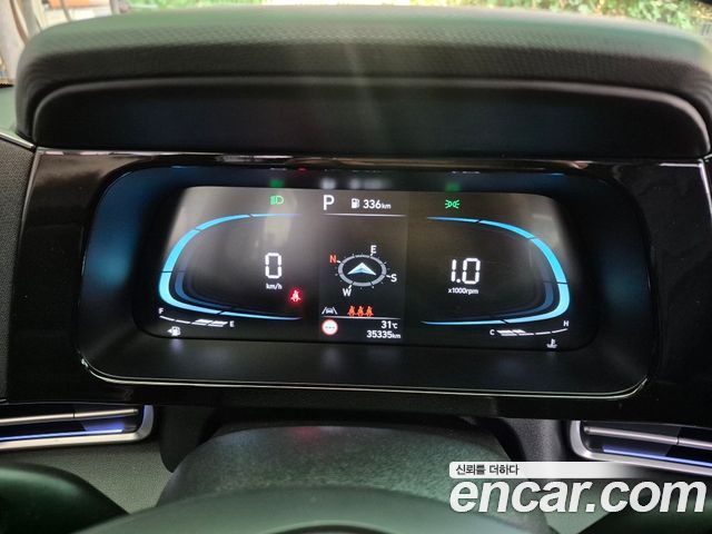 Hyundai Avante — interior