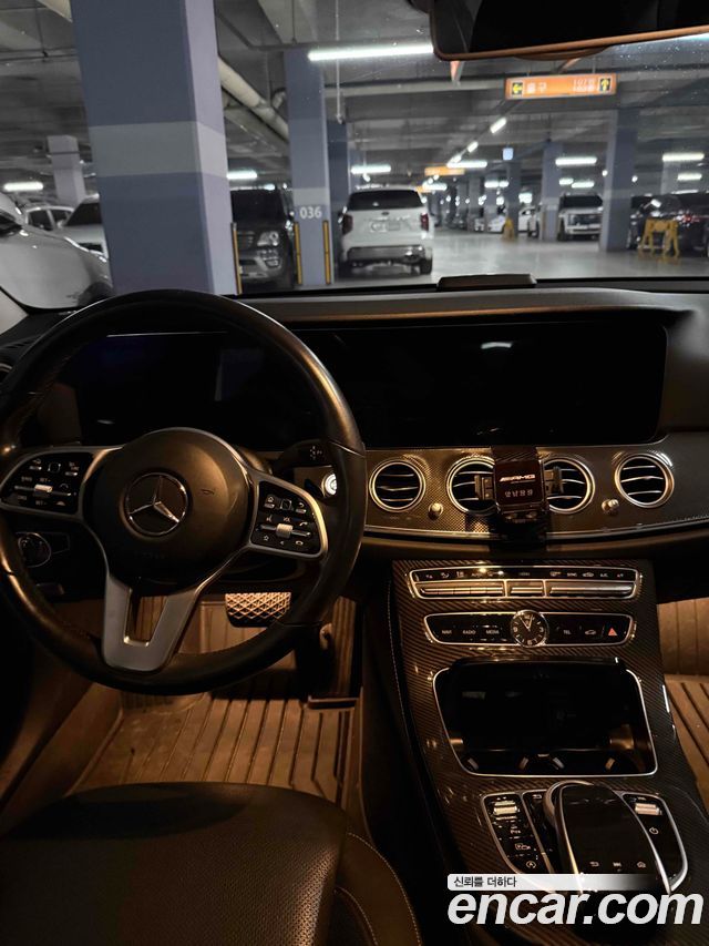 Mercedes-Benz E-Class — interior