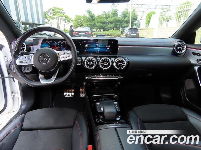 Mercedes-Benz CLA-Class — interior