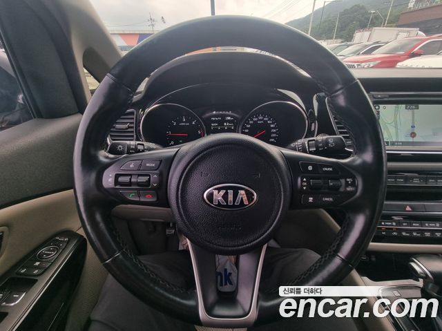Kia Carnival — interior