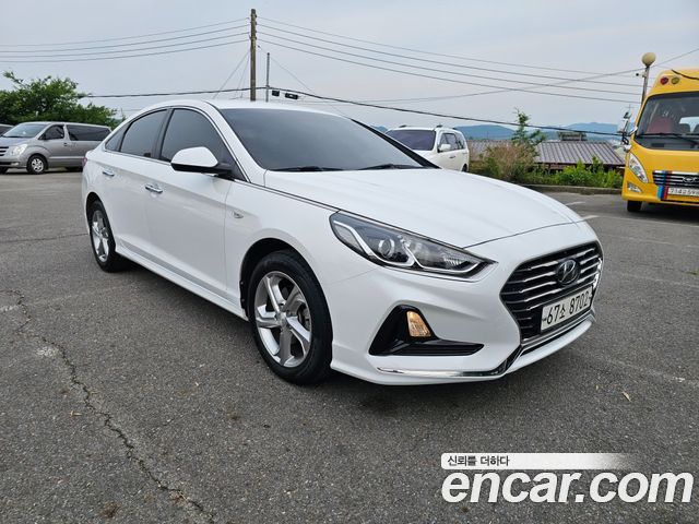 Hyundai Sonata — interior