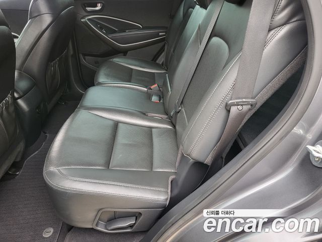 Hyundai Santa Fe — interior