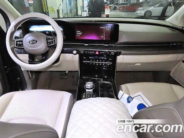 Kia Carnival — interior