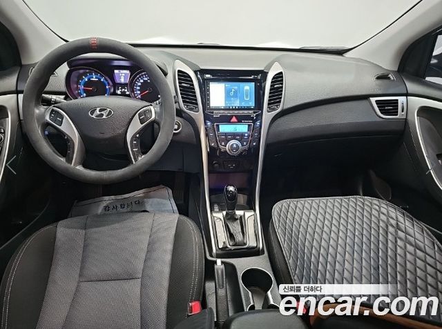 Hyundai i30 — interior