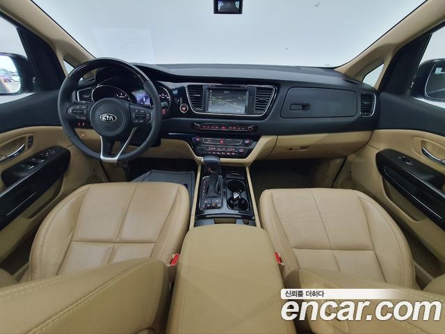 Kia Carnival — interior