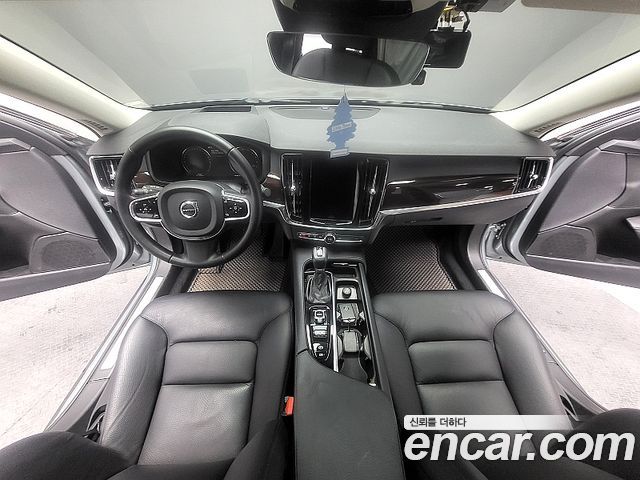 Volvo S90 — interior