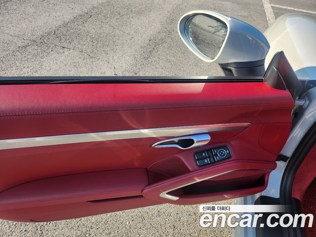 Porsche 718 — interior