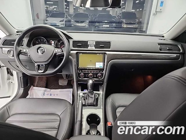 Volkswagen Passat — interior