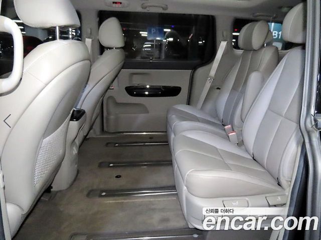 Kia Carnival — interior
