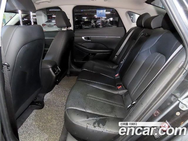 Hyundai Sonata — interior