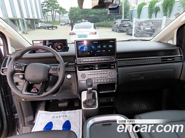 Hyundai Staria — interior
