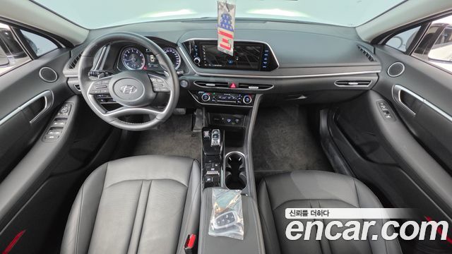 Hyundai Sonata — interior