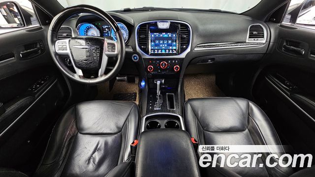 Chrysler 300C — interior