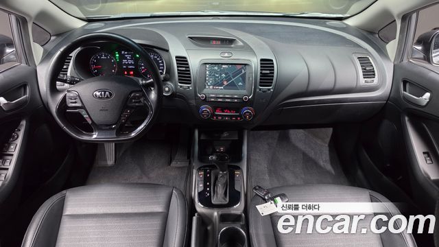 Kia K3 — interior
