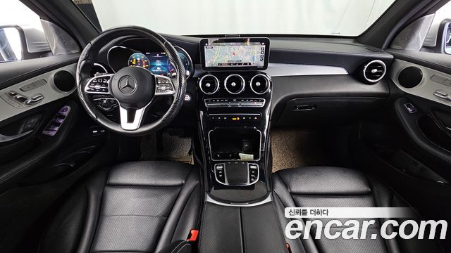 Mercedes-Benz GLC-Class — interior
