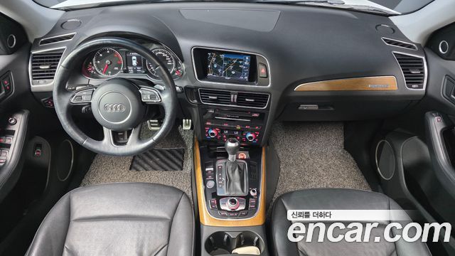 Audi Q5 — interior