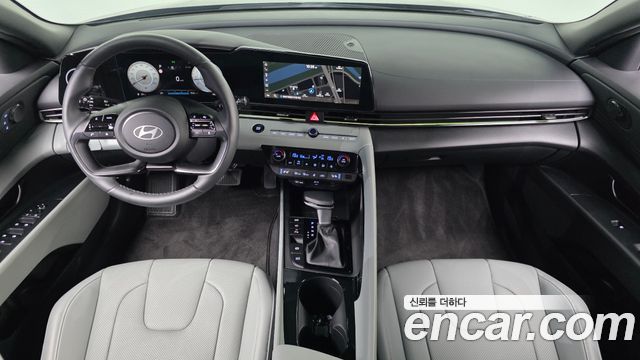 Hyundai Avante — interior