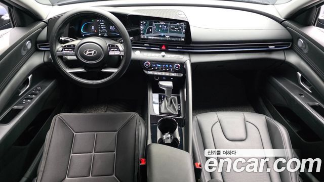 Hyundai Avante — interior