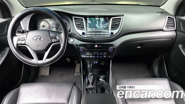Hyundai Tucson — interior