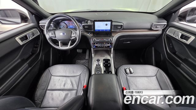 Ford Explorer — interior