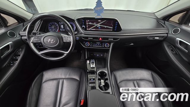 Hyundai Sonata — interior