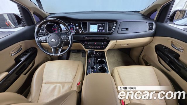 Kia Carnival — interior