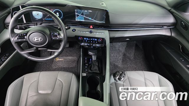 Hyundai Avante — interior