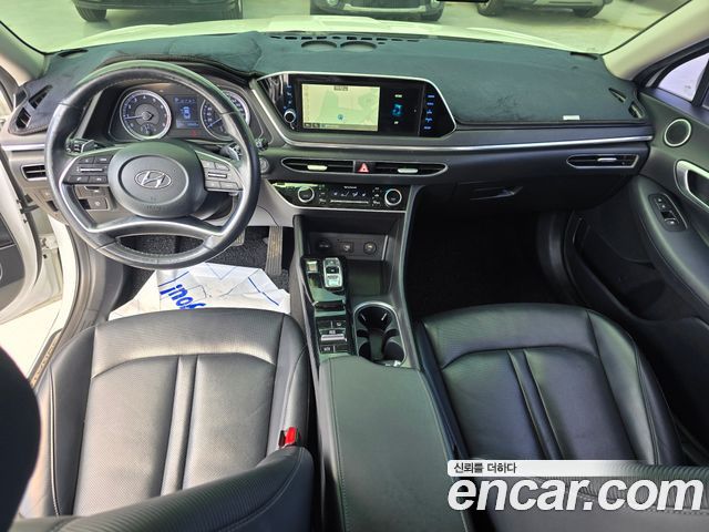 Hyundai Sonata — interior