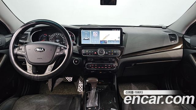 Kia K7 — interior