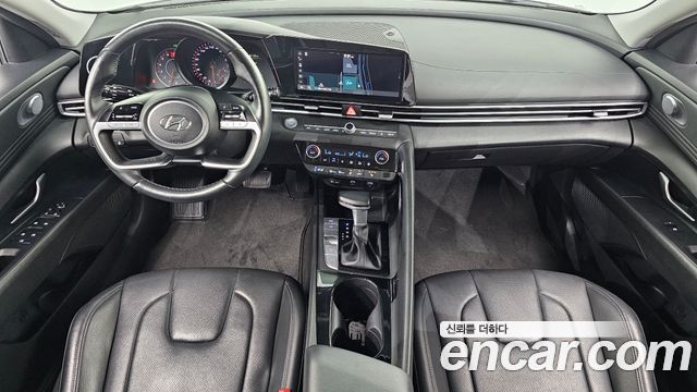 Hyundai Avante — interior