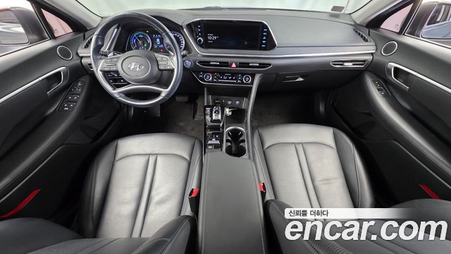 Hyundai Sonata — interior