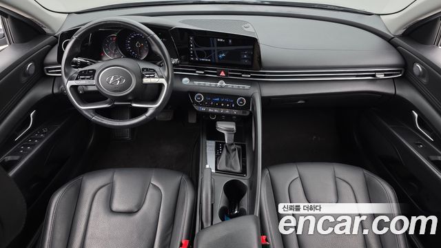 Hyundai Avante — interior