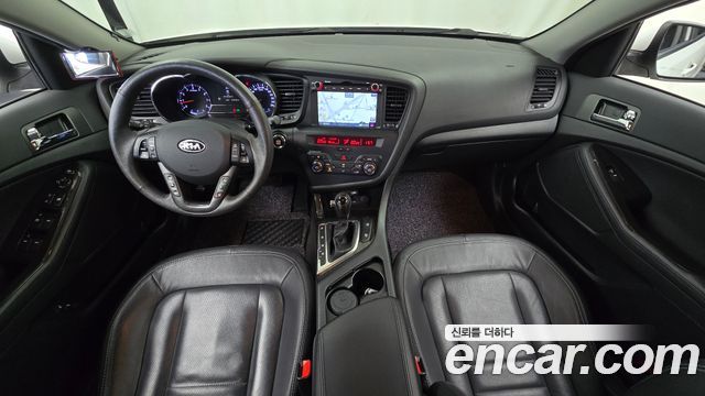 Kia K5 — interior