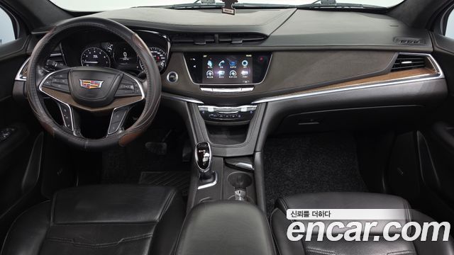 Cadillac XT5 — interior