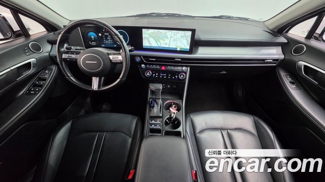 Hyundai Sonata — interior