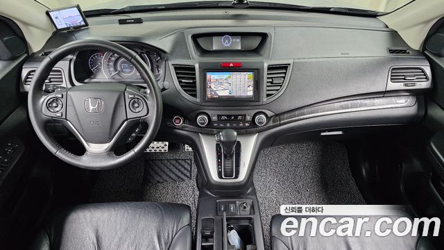 Honda CR-V — interior