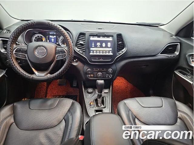 Jeep Cherokee — interior