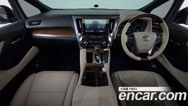 Toyota Alphard — interior