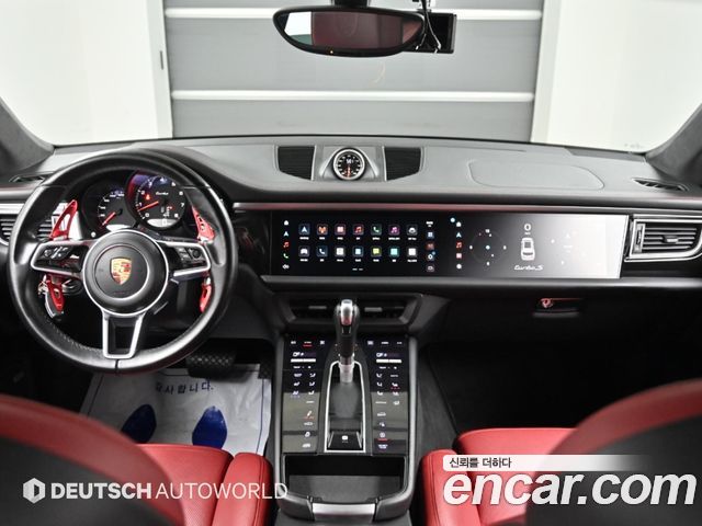 Porsche Macan — interior