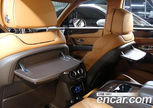 Bentley Bentayga — interior