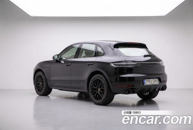 Porsche Macan — interior